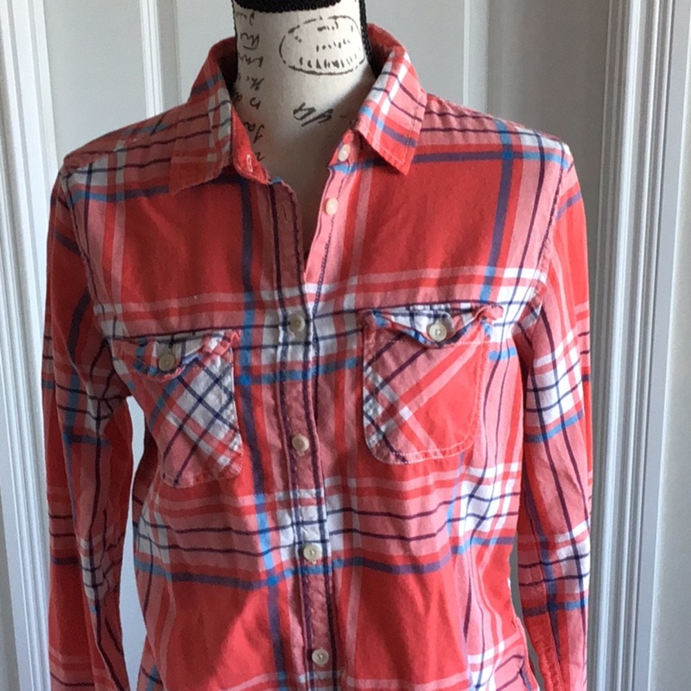 American Eagle Outfitters red plaid long sleeve flannel shirt with pockets Sz M